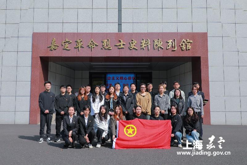 190abb8cfb8d44489d39893af3b2bec4.jpg